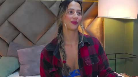 Sofia online show from 01-08-26, 01:46