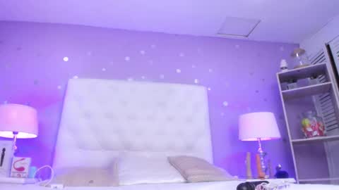 Snapshot of sophia_models chatting on 02-13-25, 07:42 Sophia online show from 02-13-25, 07:42