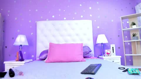 Snapshot of sophia_models chatting on 10-08-25, 06:27 Sophia online show from 10-08-25, 06:27