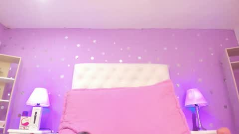 Snapshot of sophia_models chatting on 10-15-25, 07:47 Sophia online show from 10-15-25, 07:47