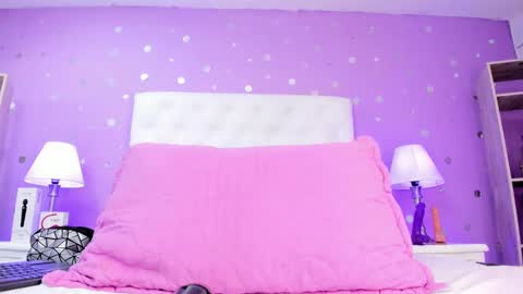 Snapshot of sophia_models chatting on 10-31-25, 08:10 Sophia online show from 10-31-25, 08:10