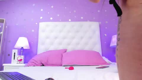 Snapshot of sophia_models chatting on 11-22-25, 07:57 Sophia online show from 11-22-25, 07:57