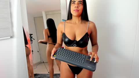 sophia_owens_2 online show from 03-05-25, 05:40