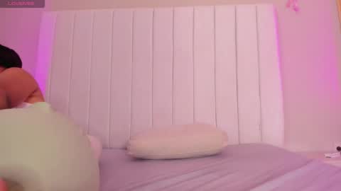 Snapshot of sophia_walkett chatting on 05-06-26, 02:00 Michelle online show from 05-06-26, 02:00