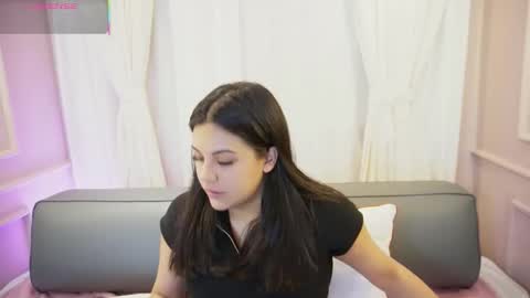 Snapshot of sophia_wilsonn_ chatting on 09-18-25, 11:12 Sofi online show from 09-18-25, 11:12