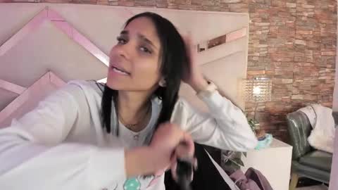 Sophia Paris online show from 11-30-25, 04:16