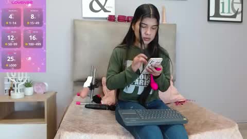 Sophia Bedford online show from 12-19-25, 01:51