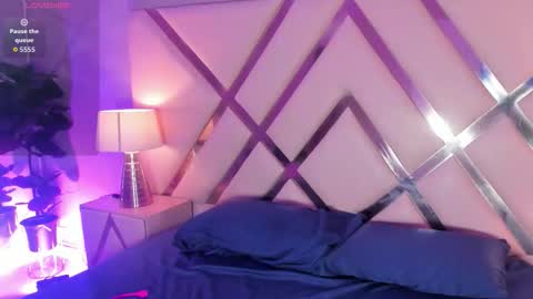 Snapshot of sophiabloss chatting on 10-24-25, 04:20 Sophie online show from 10-24-25, 04:20