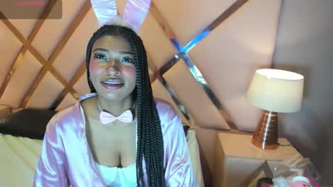 Snapshot of sophiabloss chatting on 10-31-25, 05:19 Sophie online show from 10-31-25, 05:19