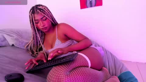 Snapshot of sophiabloss chatting on 04-22-26, 08:21 Sophie online show from 04-22-26, 08:21