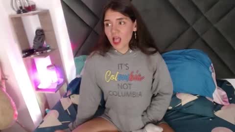 Snapshot of sophiagomez1 chatting on 11-16-25, 02:50 Sofia online show from 11-16-25, 02:50