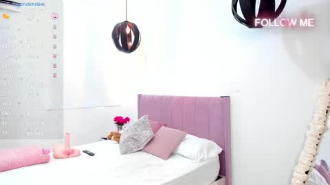 Snapshot of sophiamoon99 chatting on 01-13-25, 09:52 Im Sophia Model Independent Enjoy My videos here when Im Offline online show from 01-13-25, 09:52