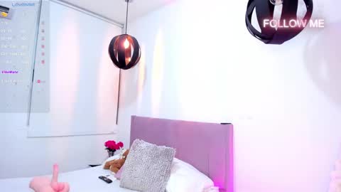 Snapshot of sophiamoon99 chatting on 01-17-25, 11:40 Im Sophia Model Independent Enjoy My videos here when Im Offline online show from 01-17-25, 11:40