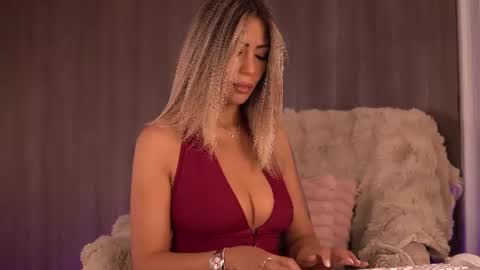 Snapshot of sophiapotts chatting on 06-29-26, 03:02 Sophie online show from 06-29-26, 03:02