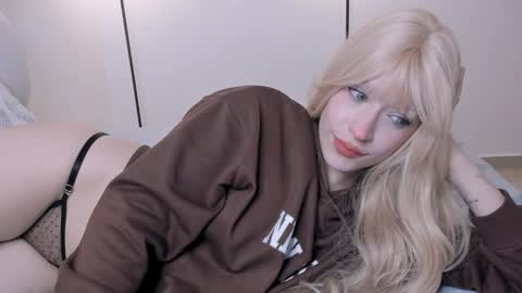 Snapshot of sophiarommie chatting on 11-29-25, 12:57 sophiarommie online show from 11-29-25, 12:57