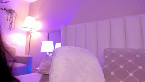 SophiaSmiths online show from 12-13-25, 09:42