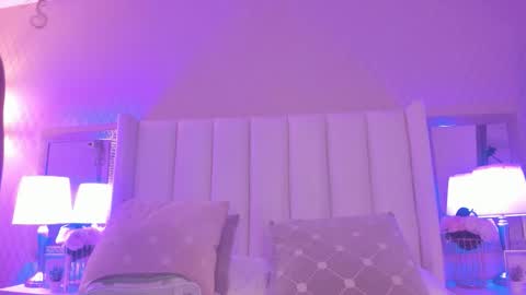 SophiaSmiths online show from 12-20-25, 08:27