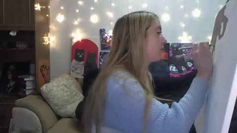 Snapshot of sophiasonata chatting on 02-19-25, 07:38 SophiaSonata online show from 02-19-25, 07:38