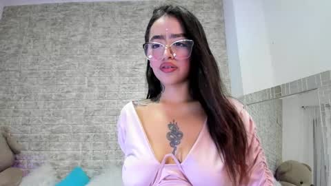 Snapshot of sophicarter_ chatting on 05-19-26, 07:53 online show from 05-19-26, 07:53