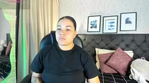 Snapshot of sophie__blare chatting on 06-16-26, 07:05 sophie__blare online show from 06-16-26, 07:05