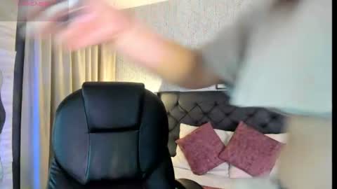 Snapshot of sophie__blare chatting on 06-23-26, 07:01 sophie__blare online show from 06-23-26, 07:01