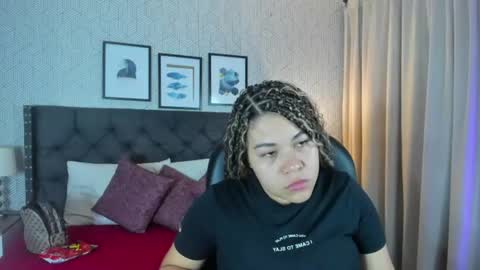Snapshot of sophie__blare chatting on 07-21-26, 07:05 sophie__blare online show from 07-21-26, 07:05