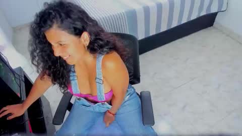 Snapshot of sophie__walker chatting on 11-02-25, 03:47 Sophia online show from 11-02-25, 03:47