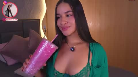 Snapshot of sophie_belton chatting on 11-25-25, 10:54 sofia online show from 11-25-25, 10:54