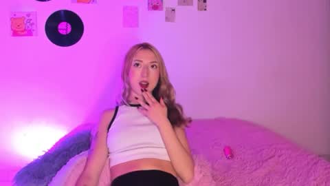 Sophie online show from 02-19-26, 06:53