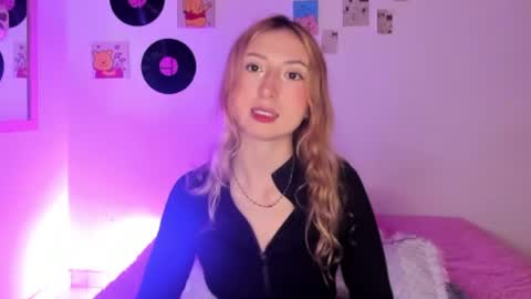 Sophie online show from 04-11-26, 07:13