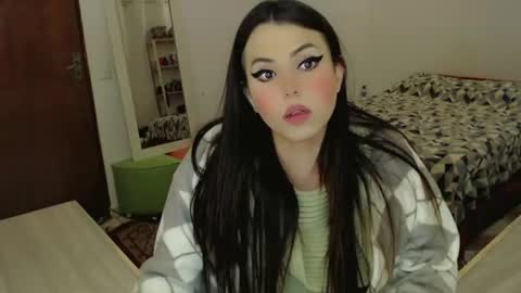 Snapshot of sophie_fantasy_hot chatting on 06-24-26, 05:17 Sophie Fantasys online show from 06-24-26, 05:17