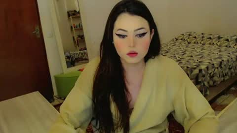 Snapshot of sophie_fantasy_hot chatting on 07-14-26, 10:04 Sophie Fantasys online show from 07-14-26, 10:04