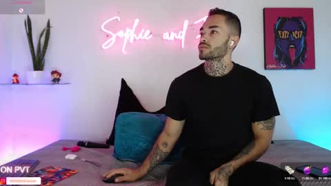 SOPHIE - FOXX online show from 10-17-25, 01:46