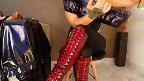 Snapshot of sophie_littles chatting on 12-27-24, 04:10 Sophie online show from 12-27-24, 04:10