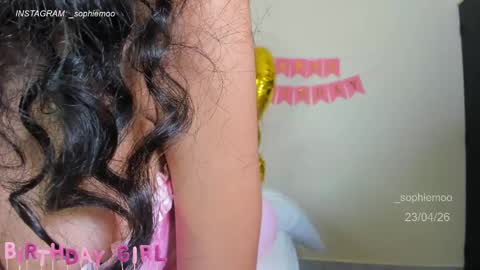 Snapshot of sophie_moo chatting on 04-23-26, 01:13 Sophie online show from 04-23-26, 01:13