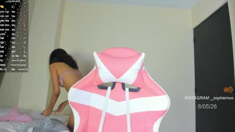 Snapshot of sophie_moo chatting on 05-08-26, 02:00 Sophie online show from 05-08-26, 02:00