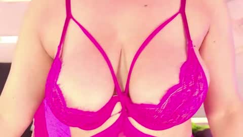 Snapshot of sophie_newton chatting on 04-29-26, 05:30 sophie_newton online show from 04-29-26, 05:30