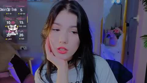 Snapshot of sophie_nomenal_ chatting on 10-28-25, 01:47 sophie_nomenal_ online show from 10-28-25, 01:47