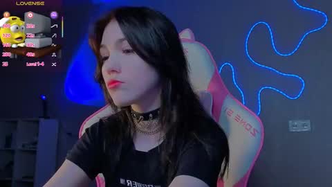 Snapshot of sophie_nomenal_ chatting on 12-14-25, 02:33 sophie_nomenal_ online show from 12-14-25, 02:33