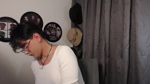 Snapshot of sophie_ross1 chatting on 12-05-25, 12:30 sophie_ross1 online show from 12-05-25, 12:30