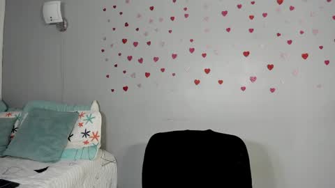 Snapshot of sophie_w1 chatting on 04-23-26, 12:15 sophie_w1 online show from 04-23-26, 12:15