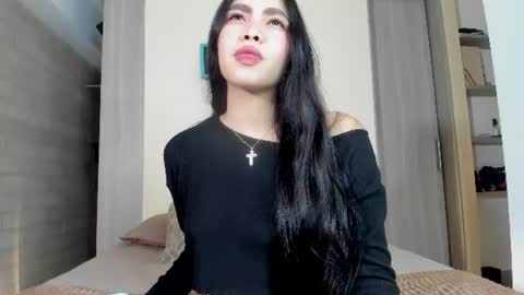 Snapshot of sophiebellucci chatting on 07-18-26, 03:00 sophiebellucci online show from 07-18-26, 03:00
