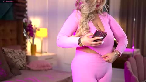 Sophie online show from 02-28-25, 07:26