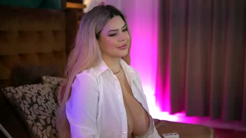 Sophie online show from 11-22-25, 07:07