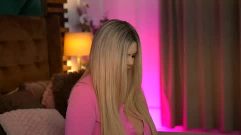 Sophie online show from 04-10-26, 05:45