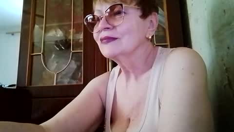 SophieBurnsX online show from 05-27-26, 10:45
