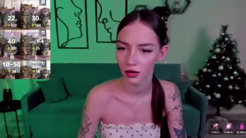 Snapshot of sophiecherrie chatting on 01-04-25, 01:53 Sophie online show from 01-04-25, 01:53