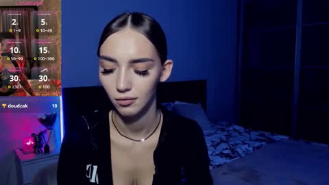 Snapshot of sophiecherrie chatting on 09-17-25, 04:08 Sophie online show from 09-17-25, 04:08