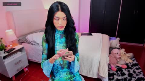 Snapshot of sophiecornett chatting on 12-31-24, 02:03 online show from 12-31-24, 02:03