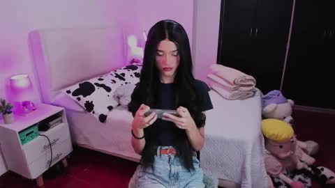 Snapshot of sophiecornett chatting on 10-01-25, 01:55 online show from 10-01-25, 01:55